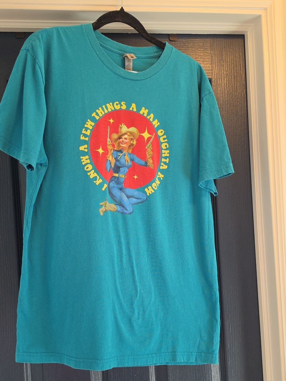 Lainey WIlson Womens Large I KNOW A FEW THINGS A MAN OUGHTA KNOW T-Shirt
